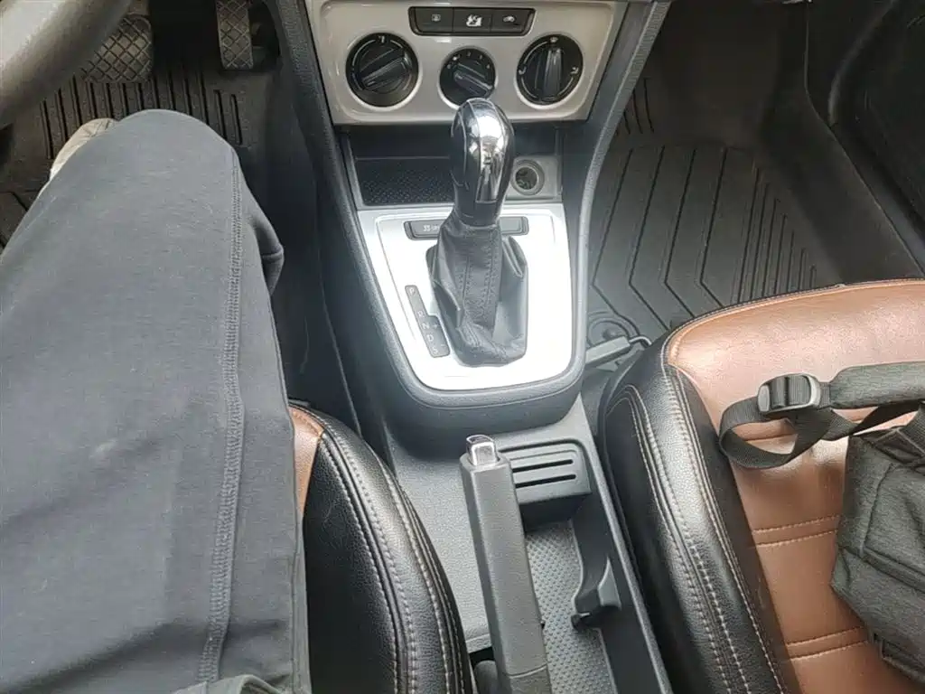 Volkswagen Lavida 2013 Facelift Classic 1.6L Automatic Trend фото 14