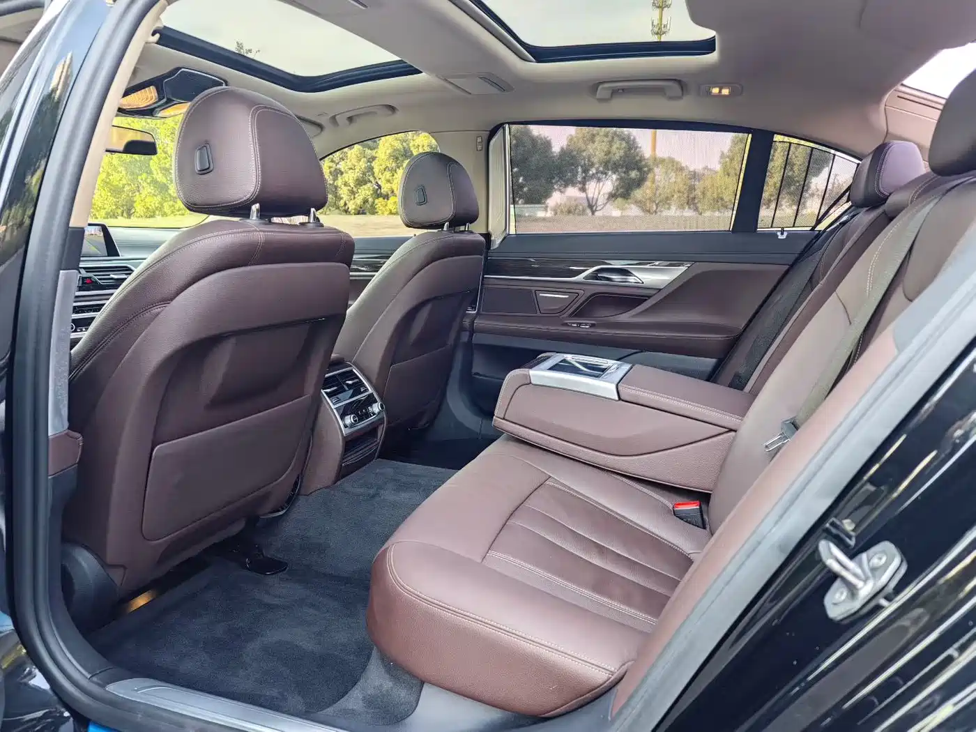 BMW 7 Series 2017 730Li Leading Edition фото 9