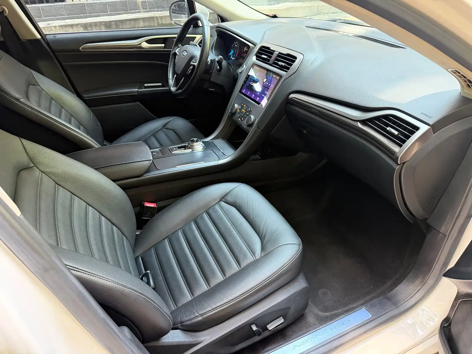 Фото 12 - Ford Mondeo