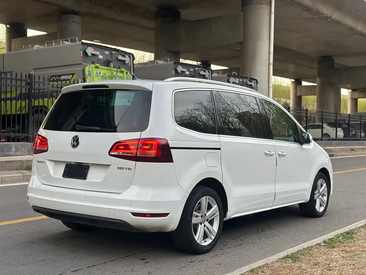 Volkswagen Sharan 2018 380TSI Comfort 7-Seater фото 5