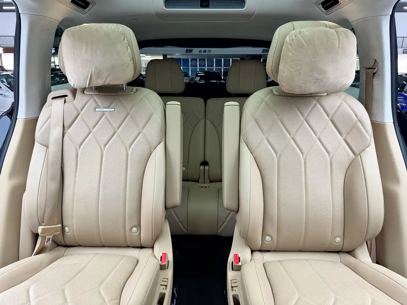 AITO Wenjie AITO M8 2025 Extended Range Ultra 53.4kWh 6-Seater фото 20