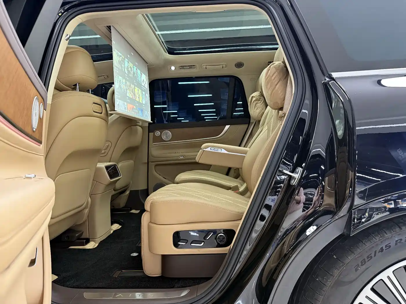 AITO Wenjie AITO M9 2025 Extended Range Ultra 52kWh 6-Seater фото 10