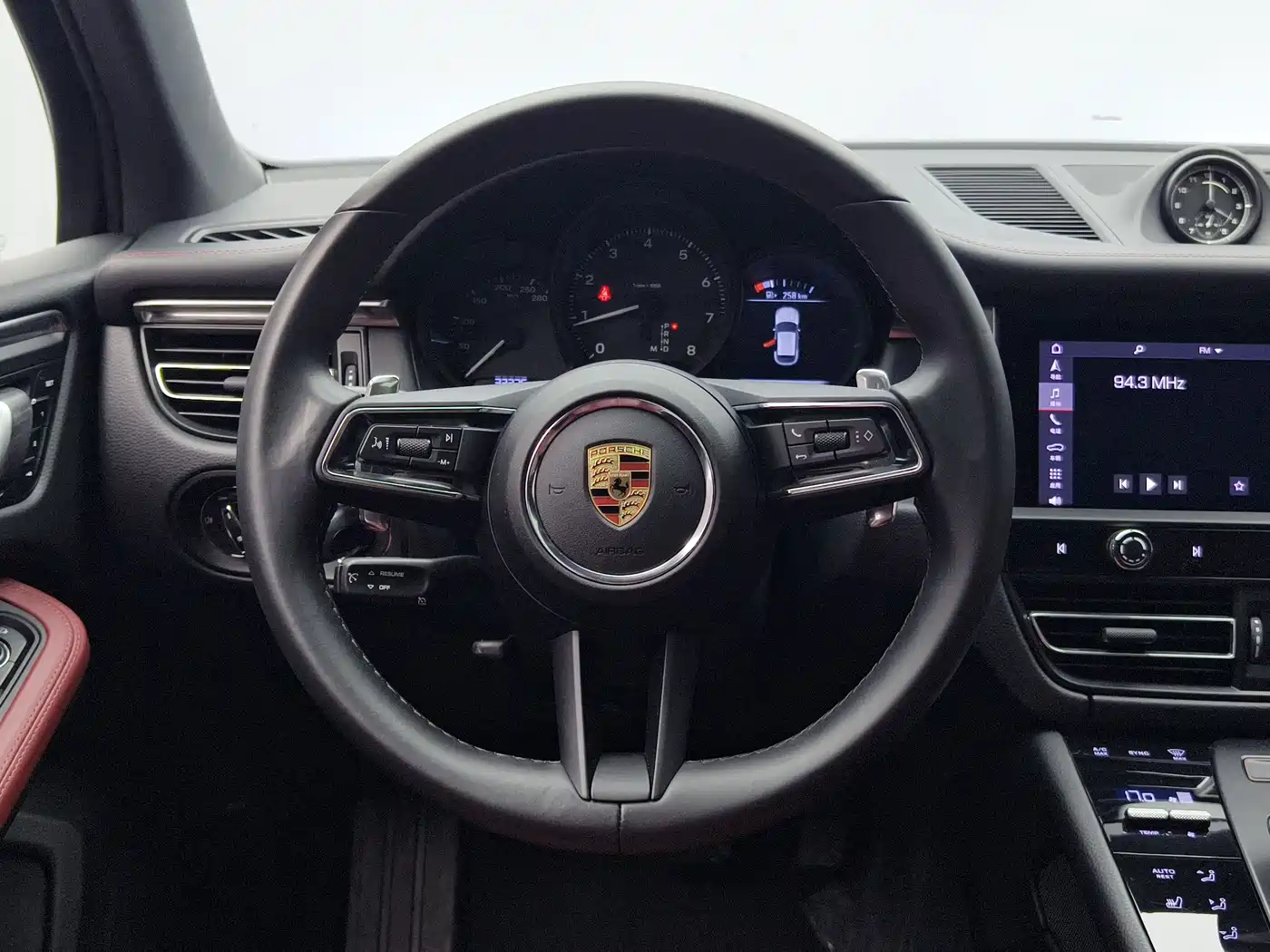 PORSCHE MACAN