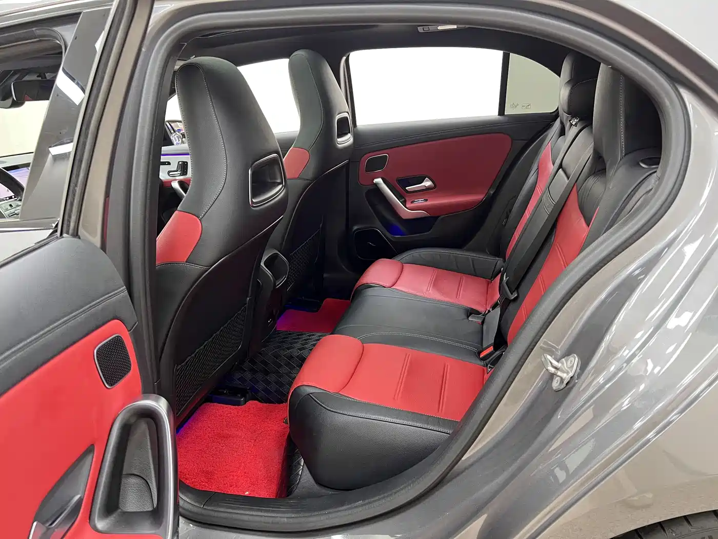 Mercedes-Benz A-Class AMG (Import) 2020 AMG A 35 4MATIC фото 15