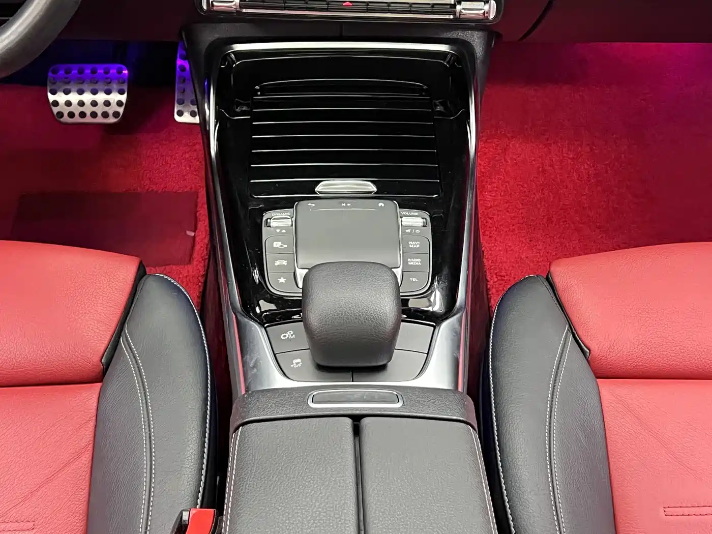 Mercedes-Benz A-Class AMG (Import) 2020 AMG A 35 4MATIC фото 24