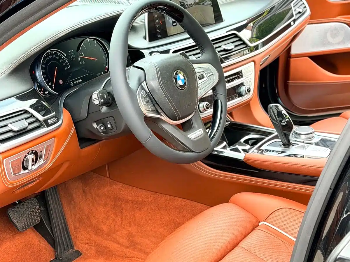 BMW 7 Series 2017 740Li xDrive Luxury Edition фото 4