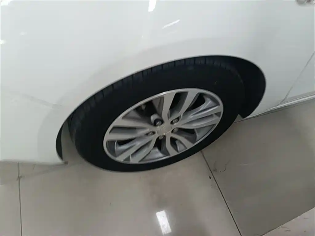 Buick Excelle 2019 18T Auto Connected Elite China VI фото 23