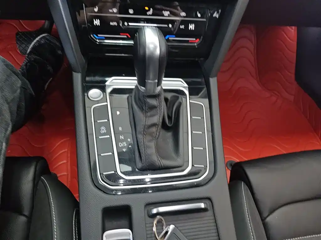 Volkswagen Magotan 2020 330TSI DSG Luxury фото 14