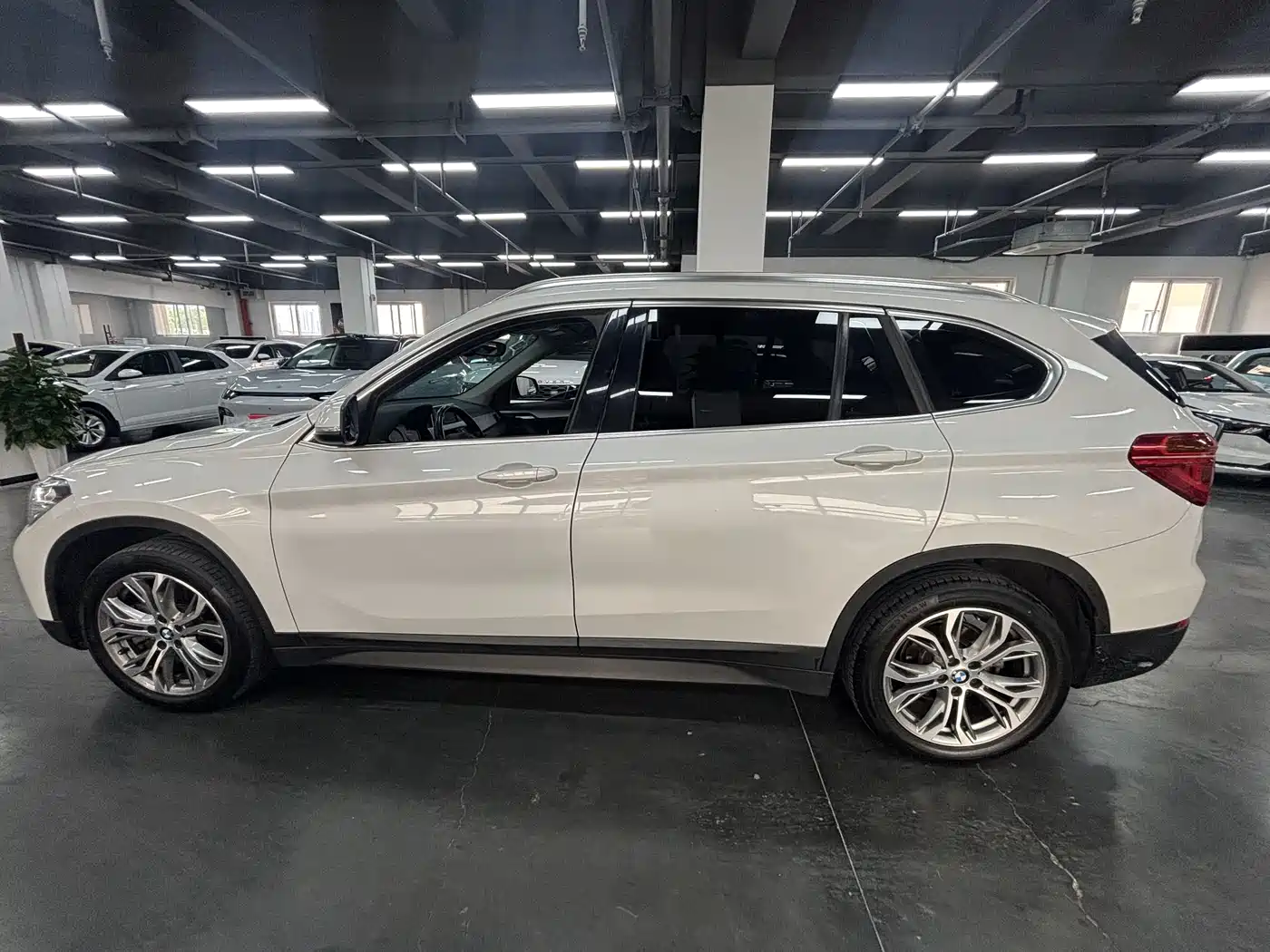 BMW X1 2019 sDrive20Li Leading Model фото 17