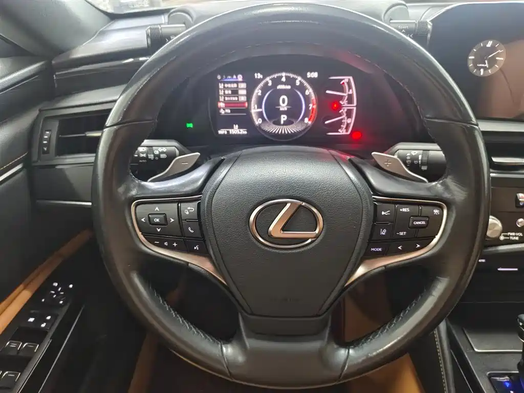 Lexus ES 2021 200 Excellence Edition фото 10