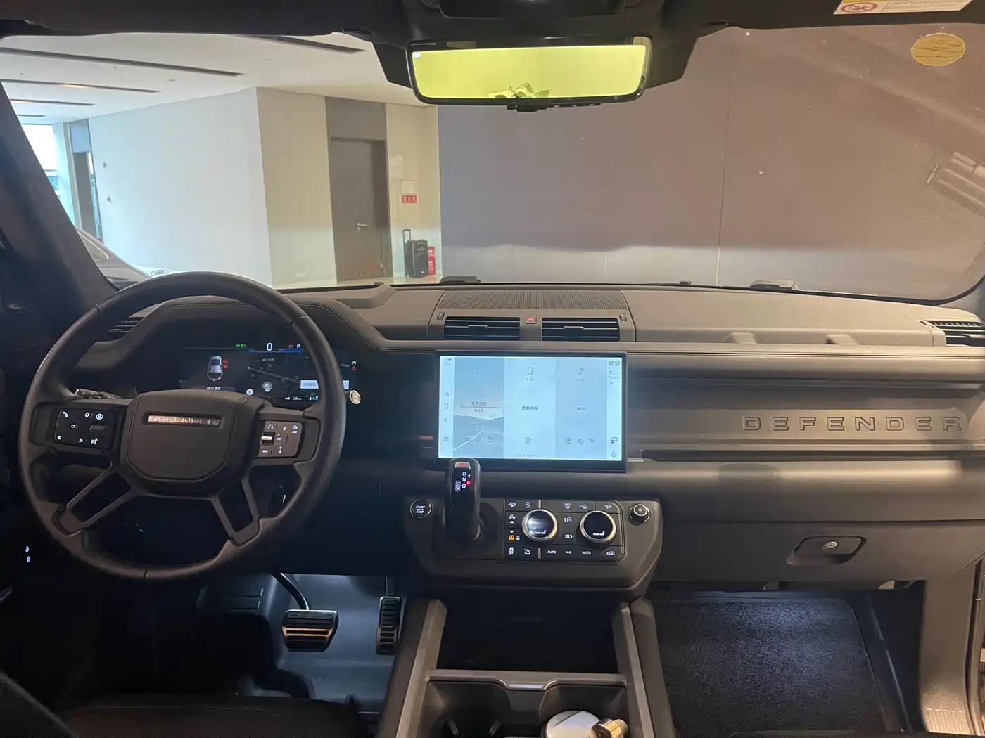 Land Rover Defender 2025 110 3.0T P400 X фото 8
