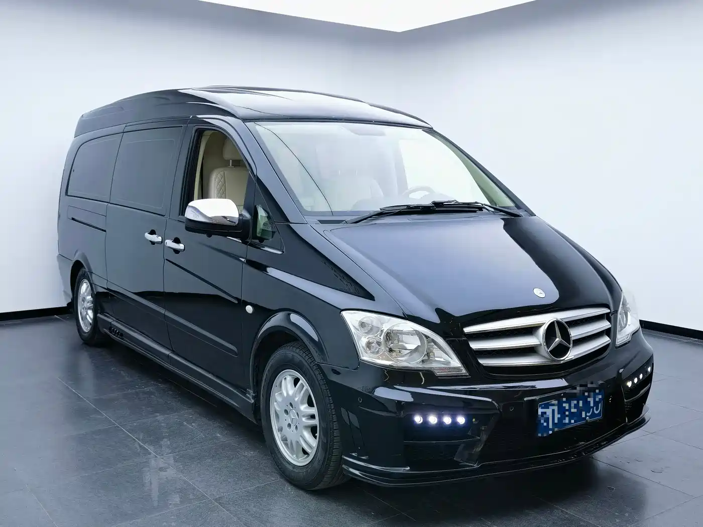 Mercedes-Benz Vito 2013 Model 3.0L Elite Edition фото 3