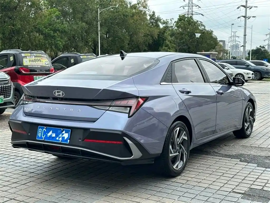 Hyundai Elantra 2023 Model 1.5L CVT LUX Premium Edition фото 6
