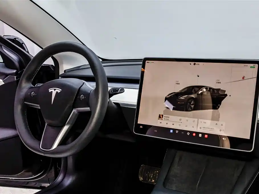 TESLA MODEL 3