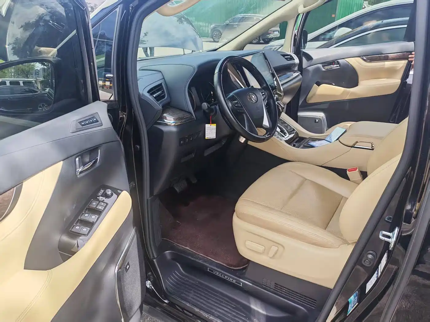 Toyota Vellfire 2020 Twin Engine 2.5L HV Premium Edition фото 9