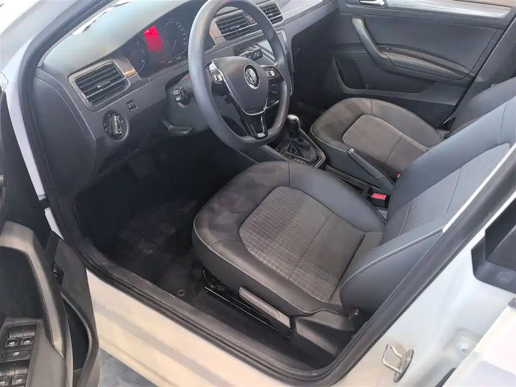 Volkswagen Santana 2018 1.5L Automatic Comfort Edition фото 18