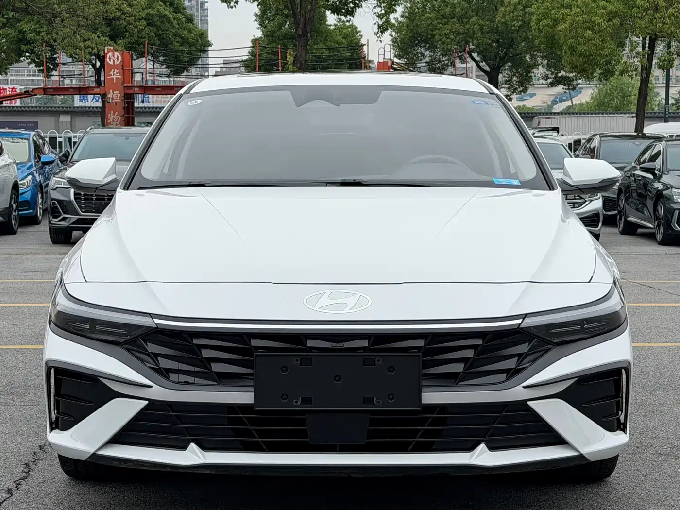 Hyundai Elantra 2023 Model 1.5L CVT LUX Premium Edition фото 3