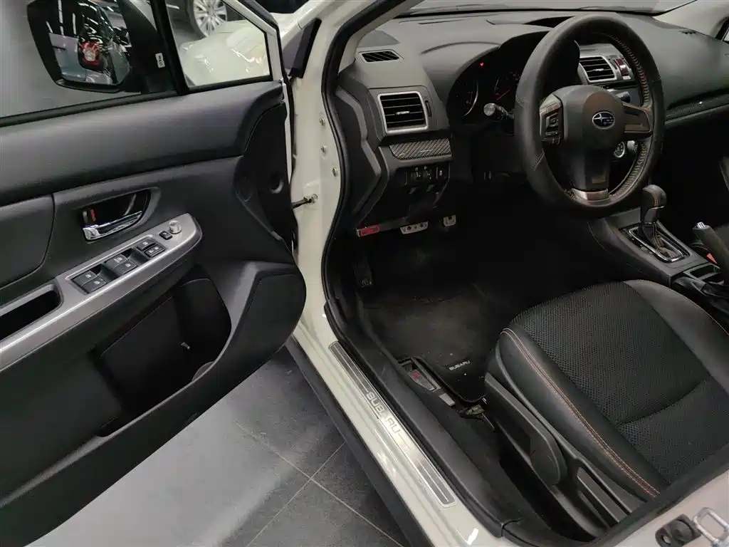 Subaru XV 2015 2.0i Special Sport Edition фото 12