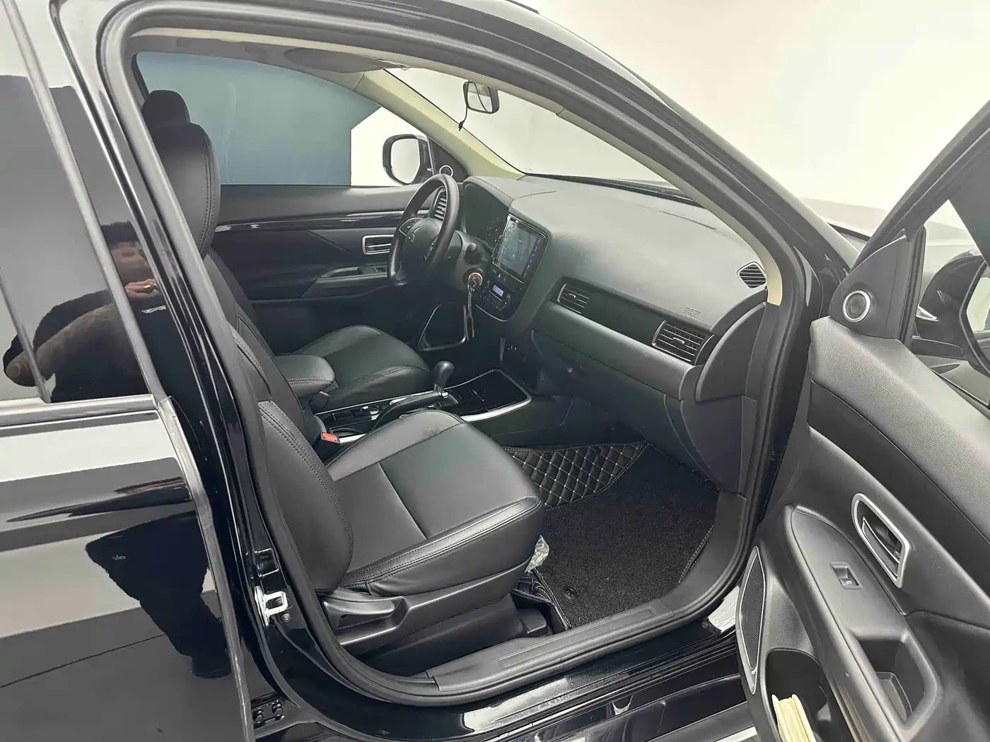 Mitsubishi Outlander 2021 2.0L 2WD Smooth Ride Version 5-Seater фото 8