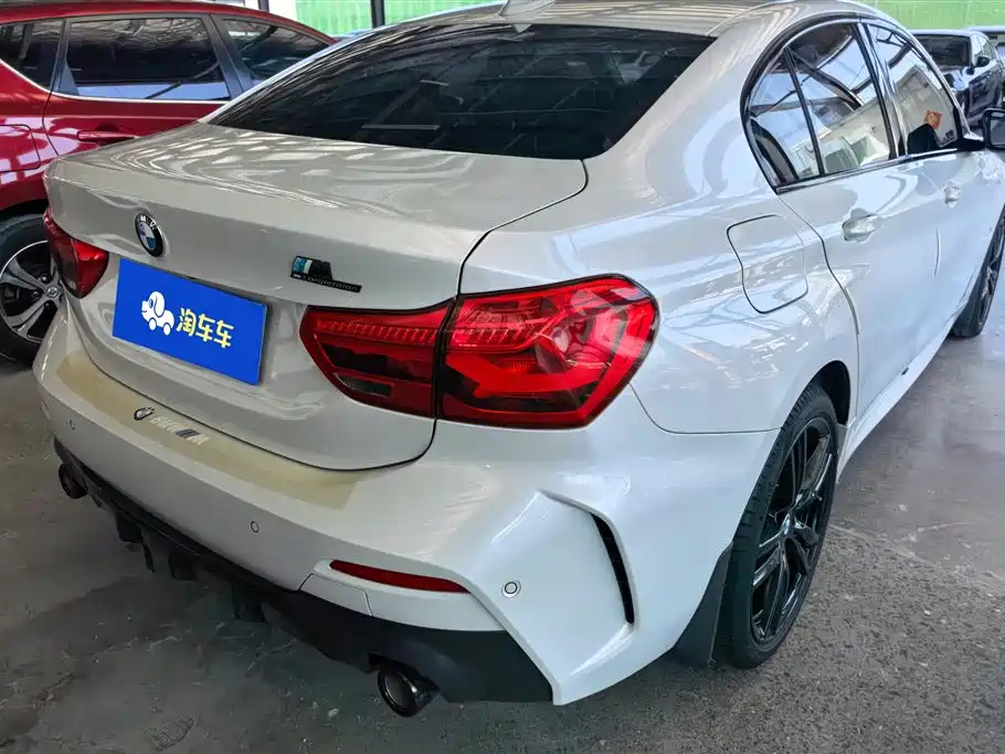 BMW 1 Series 2022 125i M Sport Shadow Edition фото 3