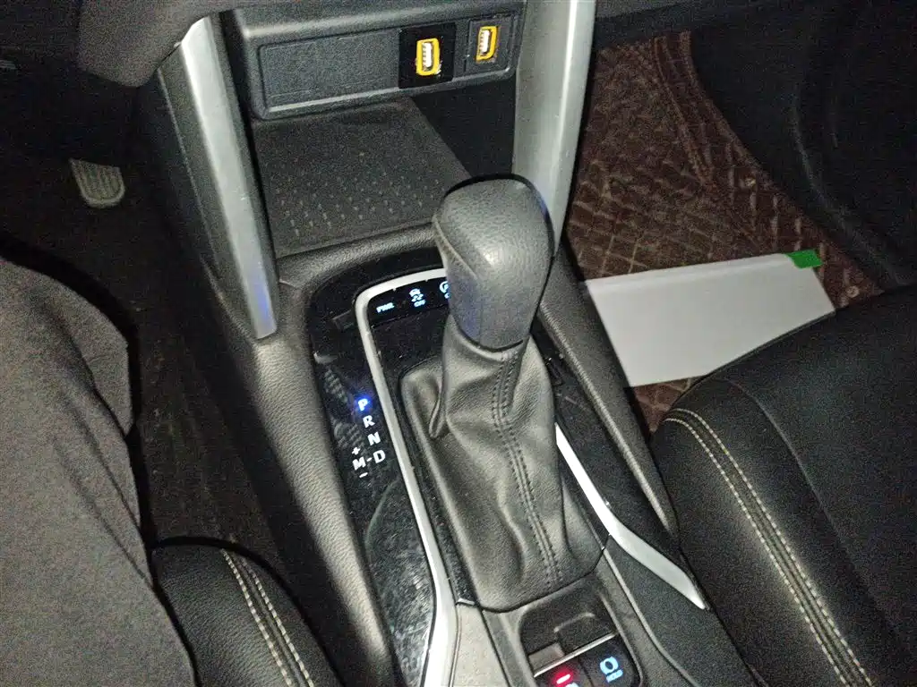 Toyota Frontlander 2022 2.0L CVT Leading Edition фото 10