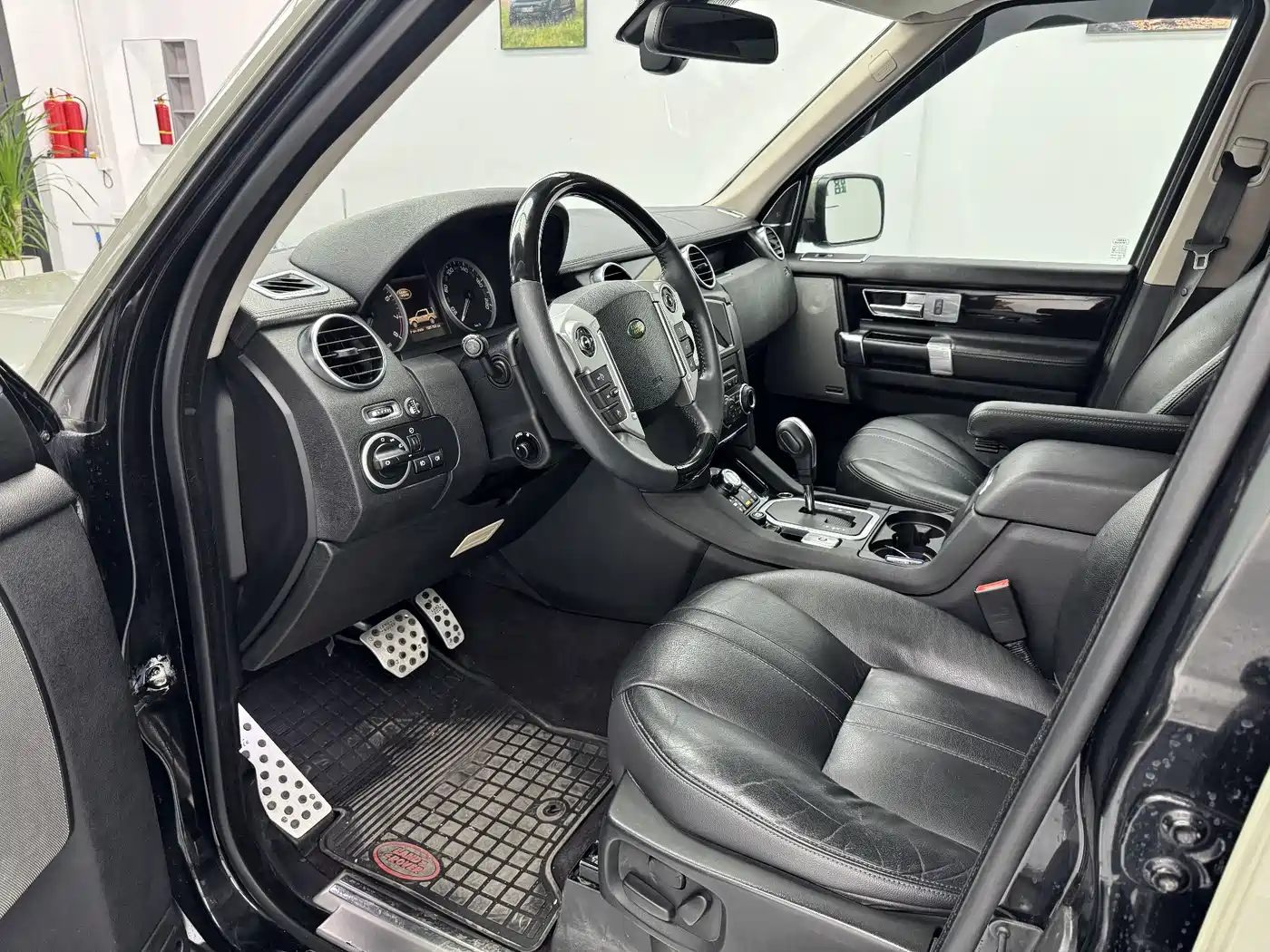 Land Rover Discovery 2010 5.0 V8 HSE Gasoline Version фото 7