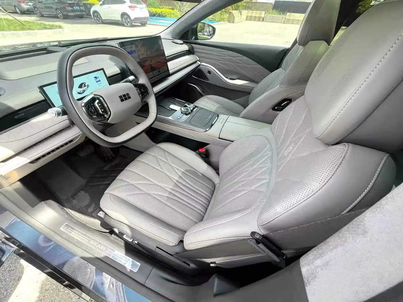 Geely Galaxy Galaxy Xingyao 8 2025 130km EM-P Starship Edition фото 5