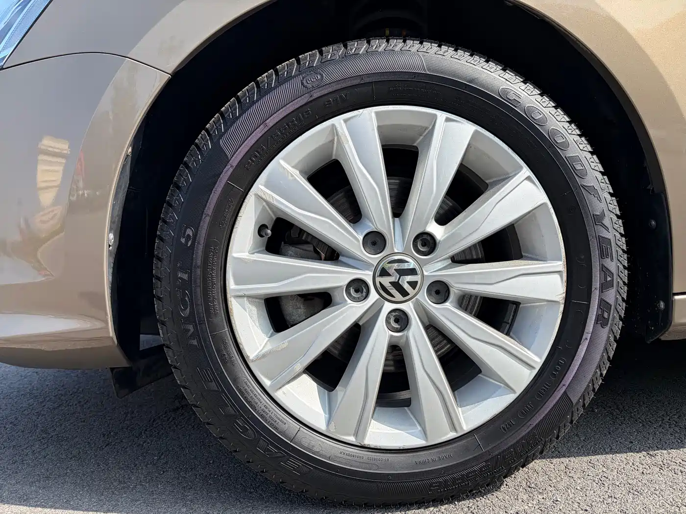 Volkswagen Sagitar 2015 1.6L Automatic Comfort фото 5