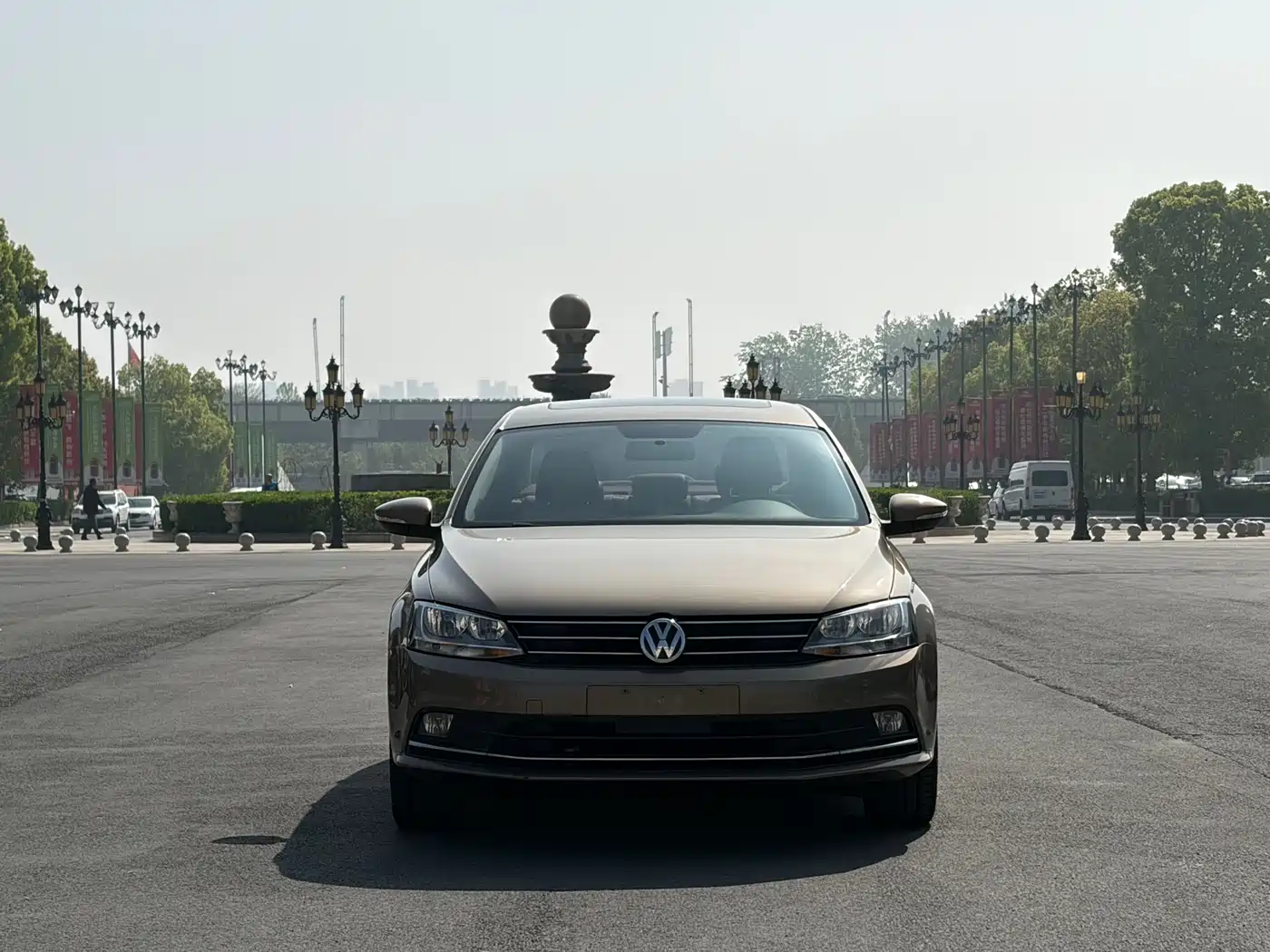 Volkswagen Sagitar 2015 1.6L Automatic Comfort фото 2