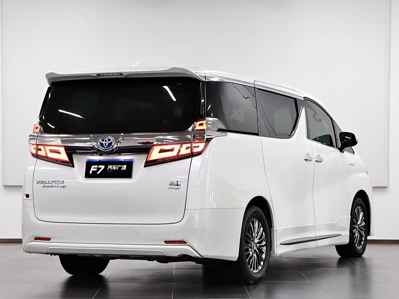 Toyota Vellfire 2020 Twin Engine 2.5L HV Premium Edition фото 6