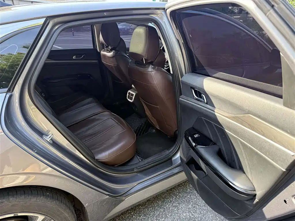 Фото 9 - Kia K5