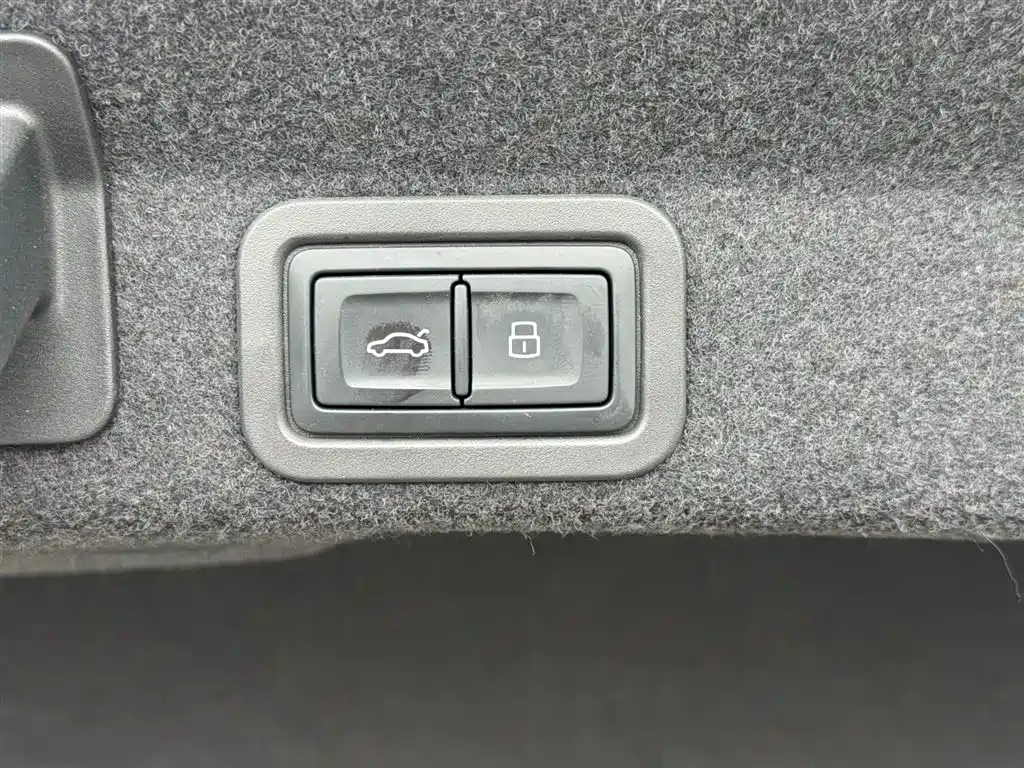 Audi A6L 2023 45 TFSI Premium Selection Dynamic фото 17