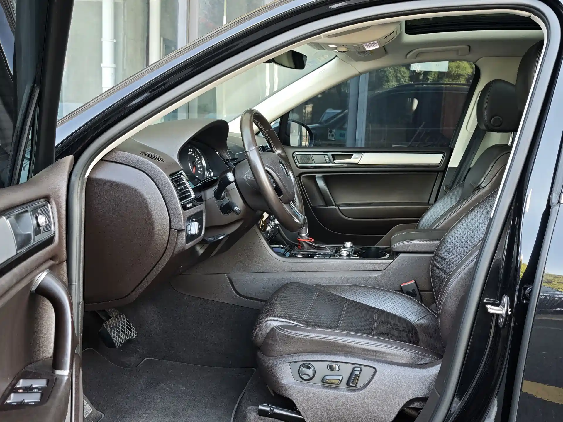Фото 4 - Volkswagen Touareg