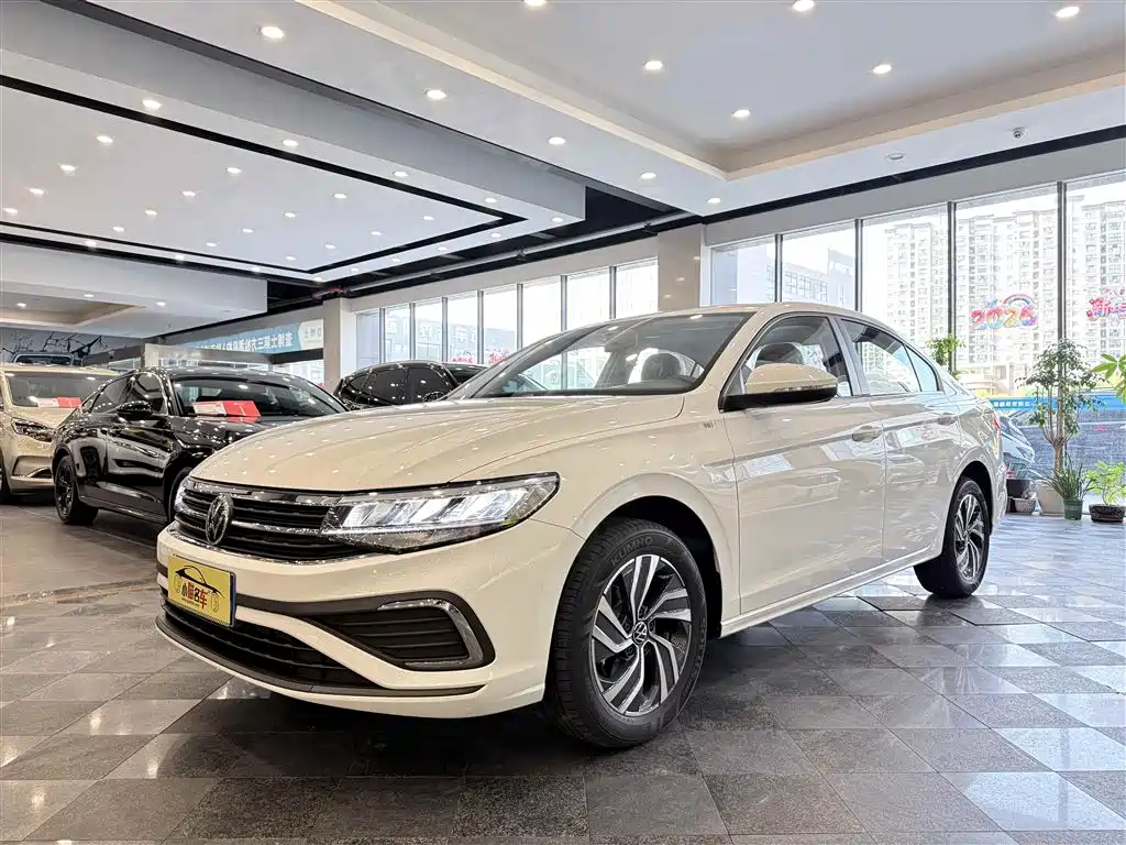 VOLKSWAGEN BORA