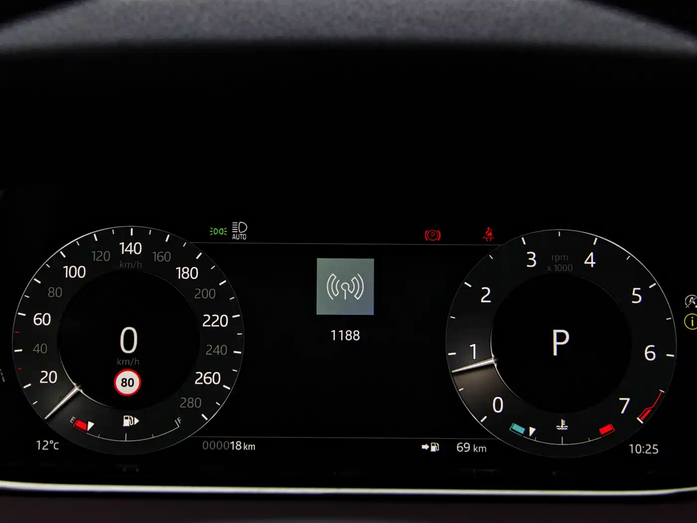 Land Rover Range Rover Evoque 2024 Range Rover Evoque L 249PS Light Master Edition фото 10
