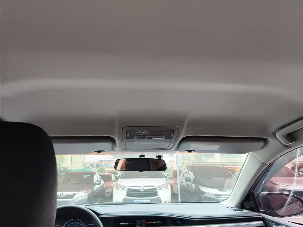 Toyota Corolla 2017 1.6L CVT GL фото 18