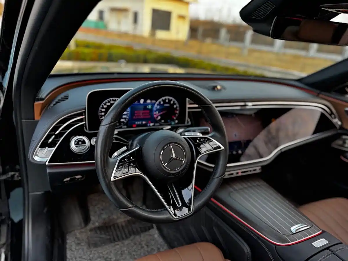 MERCEDES-BENZ E CLASS