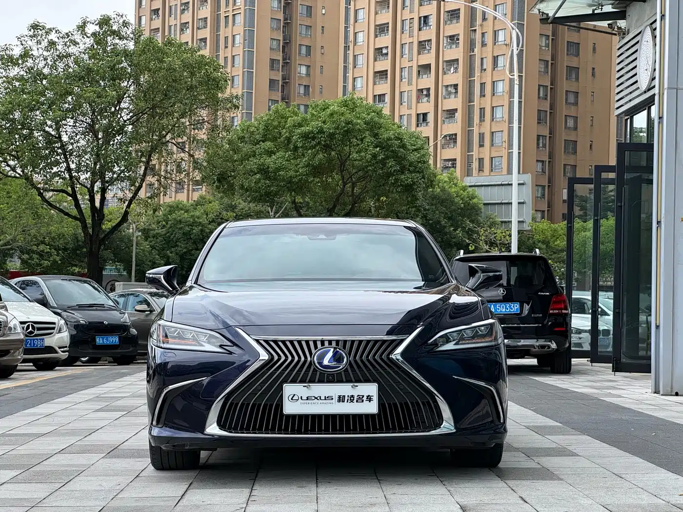 Фото 2 - Lexus ES
