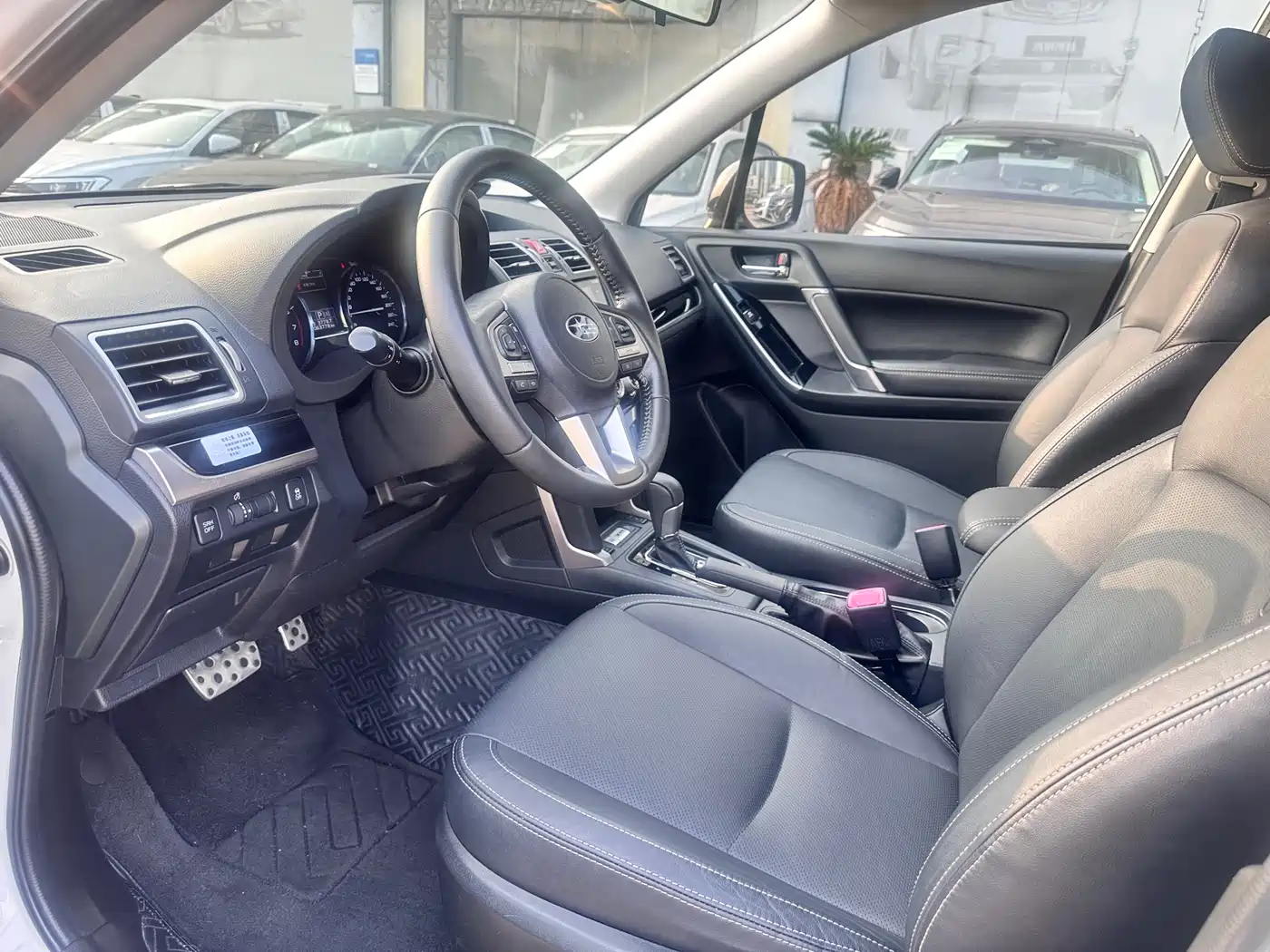 Subaru Forester 2018 2.0i Fashion Navigation Edition фото 10