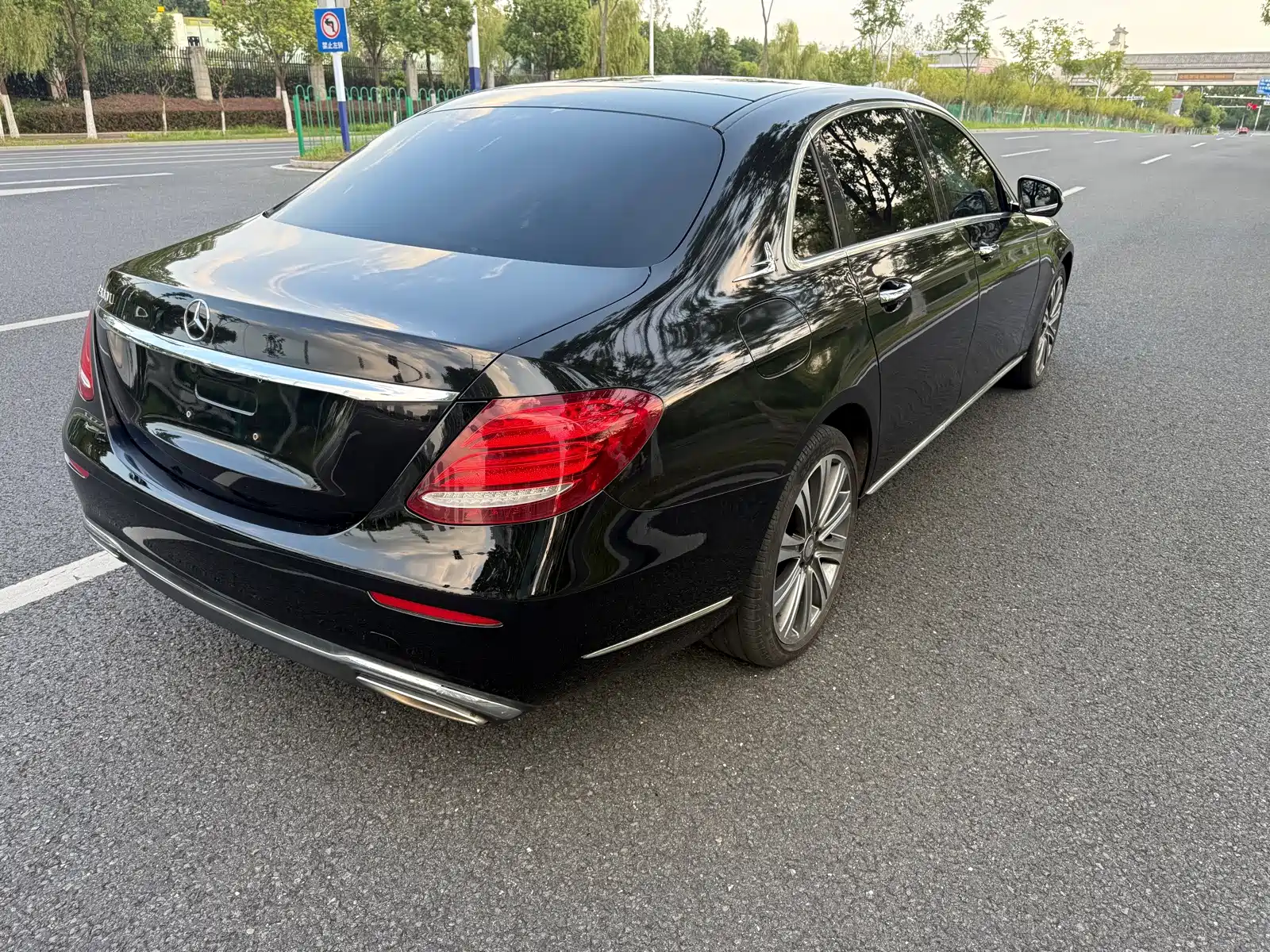 Фото 4 - Mercedes-Benz E-Class