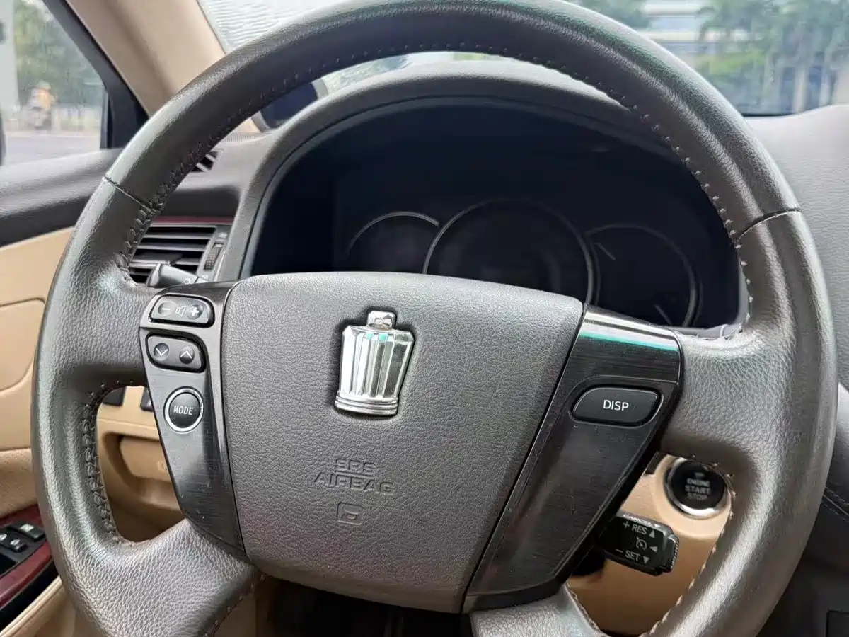 Toyota Crown 2010 2.5L Royal фото 15