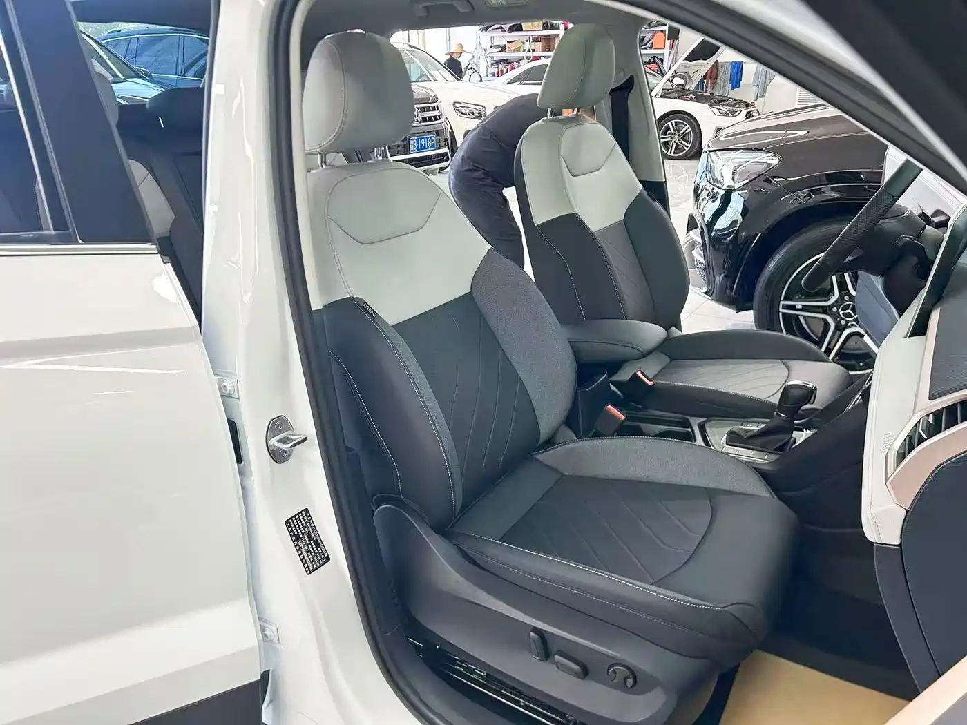 Volkswagen Tharu 2026 2024 300TSI 2WD Full Moon Edition