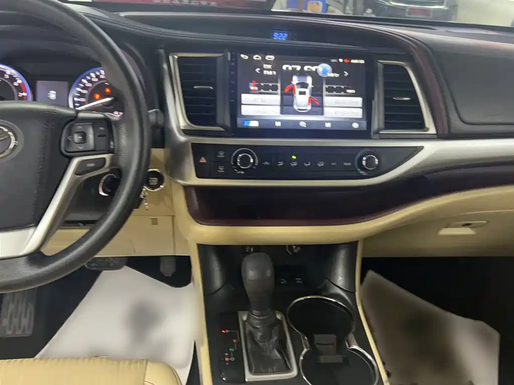 Toyota Highlander 2015 2.0T AWD Elite Edition 7-seater фото 5