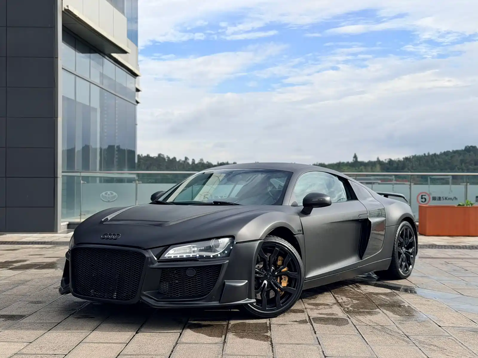 Фото 1 - Audi R8
