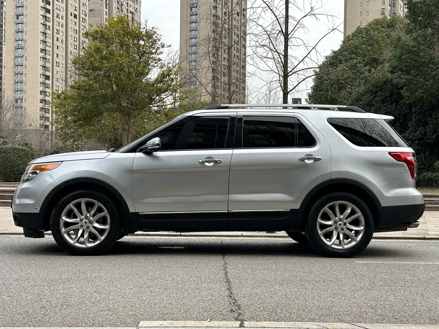 Ford Explorer (Import) 2013 2013 3.5L Premium Edition
