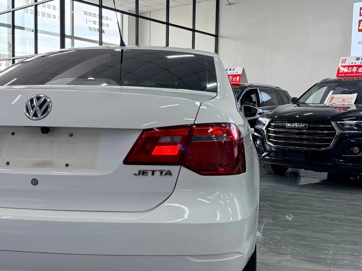 Volkswagen Jetta 2015 Quality Edition 1.4L Manual Fashion фото 4