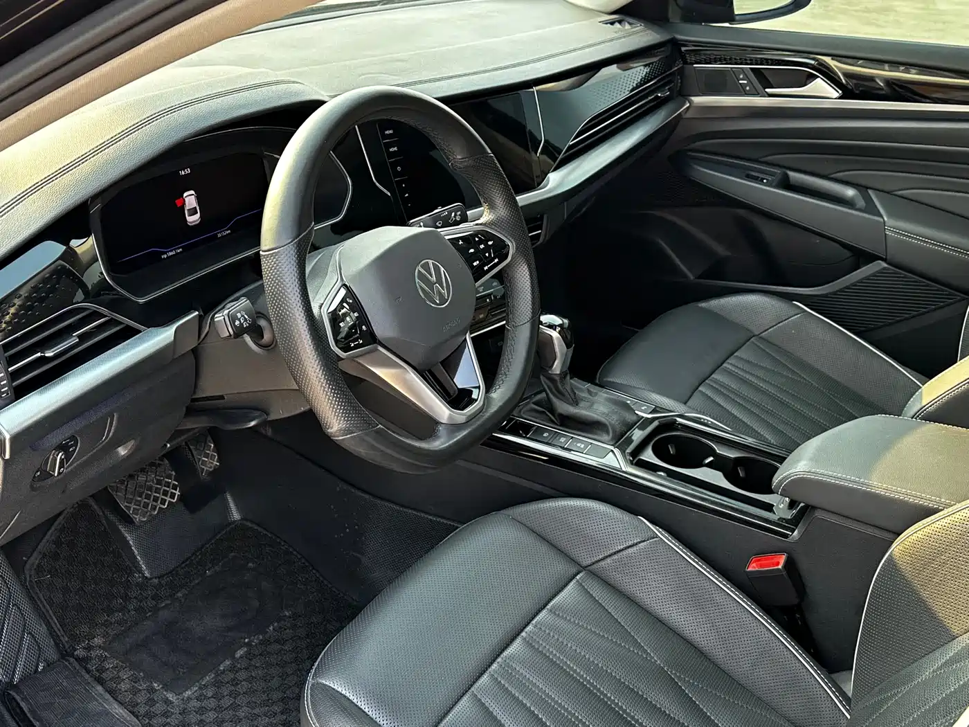 Volkswagen Passat 2022 330TSI Luxury Edition фото 7
