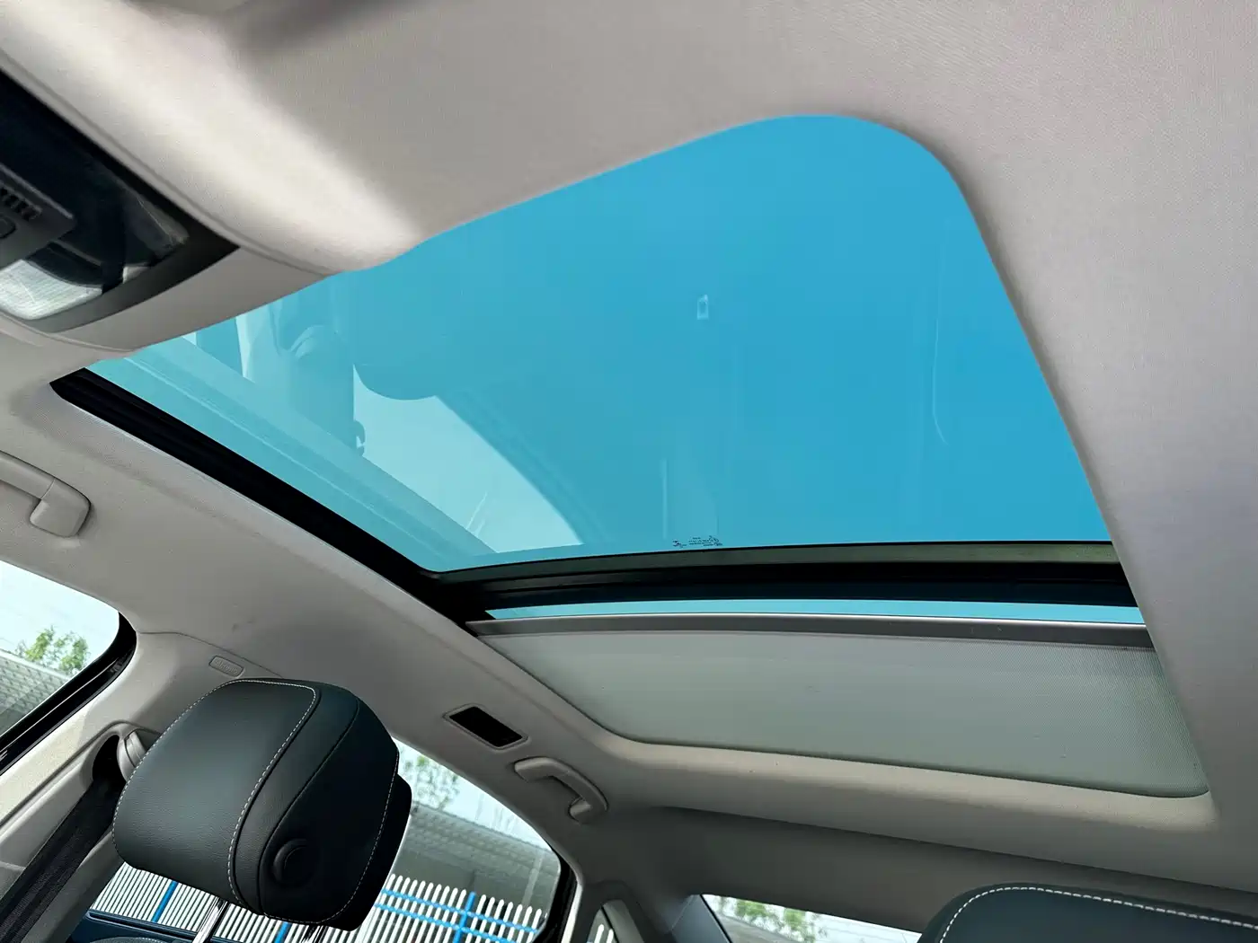 Volkswagen Passat 2022 330TSI Luxury Edition фото 14