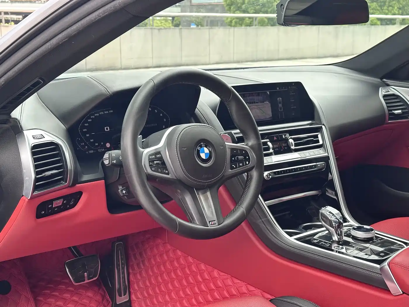 BMW 8 Series 2019 840i 2-Door Coupe Launch Limited Edition фото 8