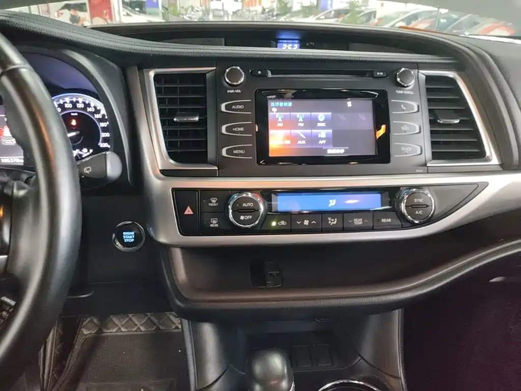 Photo 13 - Toyota Highlander